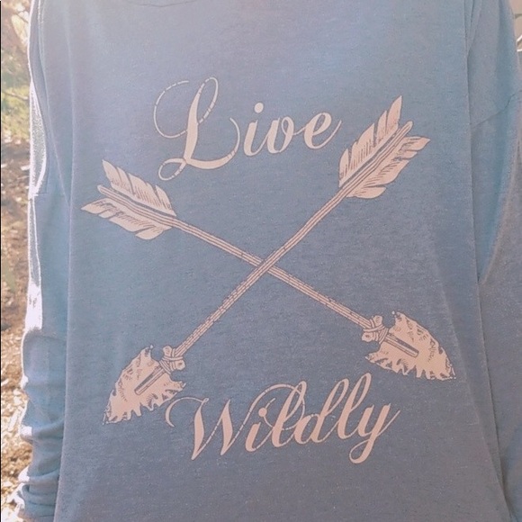 Active Knitwear Live Wildly Blue Sweatshirt!! 💙 - Picture 3 of 4